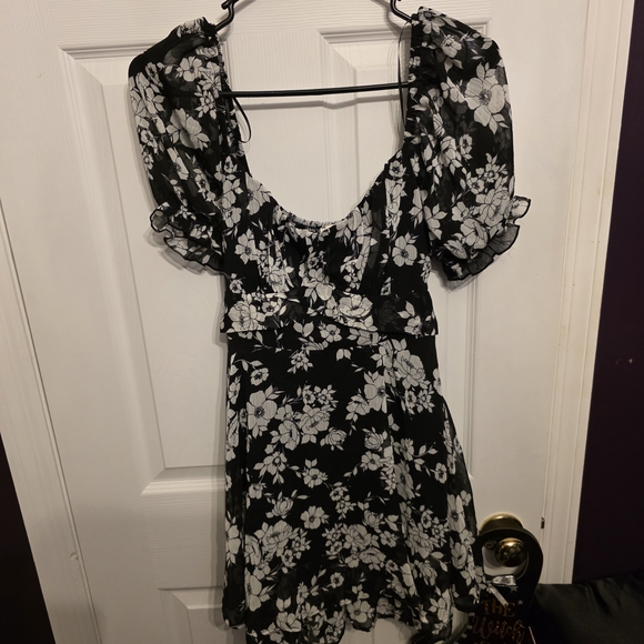 Chic Floral Puff Sleeve Mini Dress - Picture 1 of 2